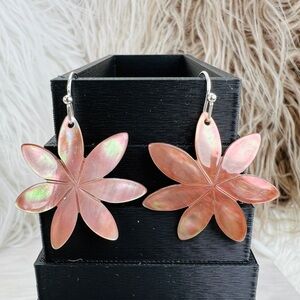 Bohemian chic vintage shell flower pierced earrings